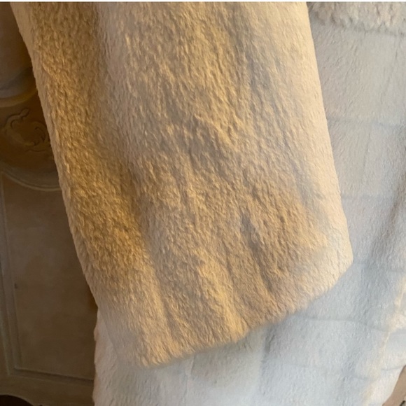 Trilogy, Michael McCollon collection Luxury White Rabbit Fur coat,Neiman Marcus. - Picture 6 of 10